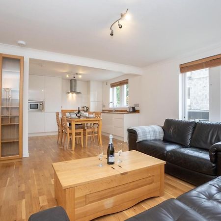 Dwellcome Home Ltd 2 King Beds West End Apt, Half Mile To Union Street Yet Quiet, Free Allocated Parking Space At Rear Entrance & Fast Wifi, Ideal For Long Term Contractor, Corporate, Etc Stays, Regular Housekeeping Option - See Our Site For Assuranc 애버딘 외부 사진