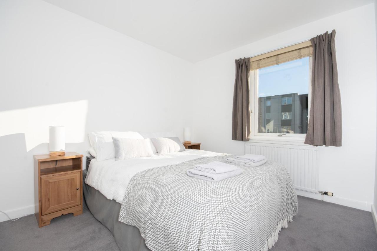 Dwellcome Home Ltd 2 King Beds West End Apt, Half Mile To Union Street Yet Quiet, Free Allocated Parking Space At Rear Entrance & Fast Wifi, Ideal For Long Term Contractor, Corporate, Etc Stays, Regular Housekeeping Option - See Our Site For Assuranc 애버딘 외부 사진