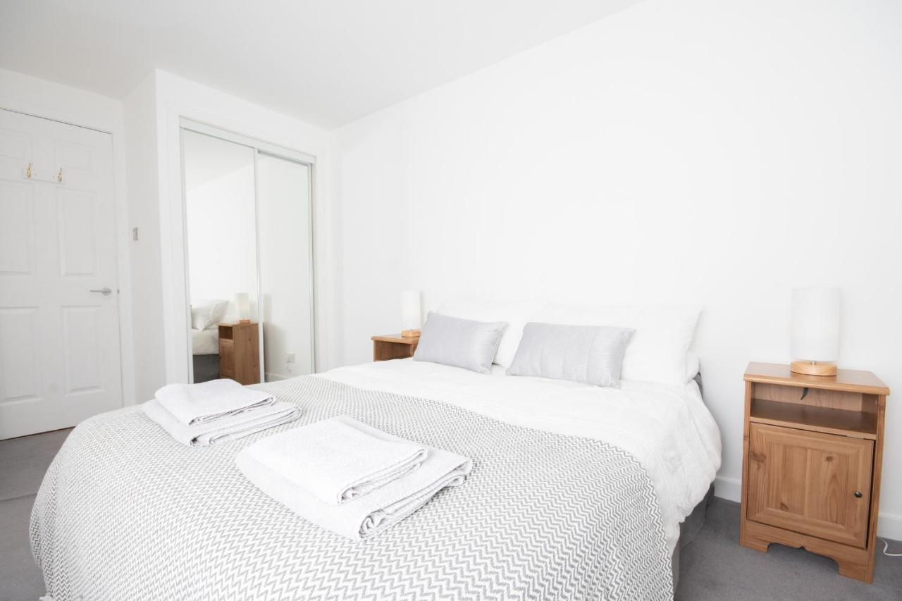 Dwellcome Home Ltd 2 King Beds West End Apt, Half Mile To Union Street Yet Quiet, Free Allocated Parking Space At Rear Entrance & Fast Wifi, Ideal For Long Term Contractor, Corporate, Etc Stays, Regular Housekeeping Option - See Our Site For Assuranc 애버딘 외부 사진