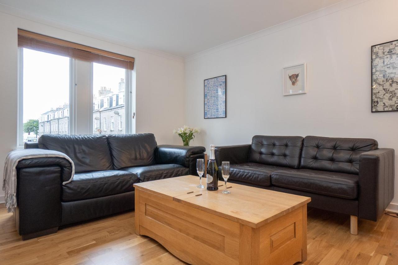 Dwellcome Home Ltd 2 King Beds West End Apt, Half Mile To Union Street Yet Quiet, Free Allocated Parking Space At Rear Entrance & Fast Wifi, Ideal For Long Term Contractor, Corporate, Etc Stays, Regular Housekeeping Option - See Our Site For Assuranc 애버딘 외부 사진