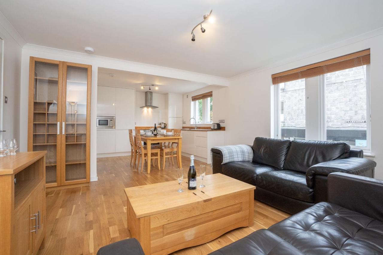 Dwellcome Home Ltd 2 King Beds West End Apt, Half Mile To Union Street Yet Quiet, Free Allocated Parking Space At Rear Entrance & Fast Wifi, Ideal For Long Term Contractor, Corporate, Etc Stays, Regular Housekeeping Option - See Our Site For Assuranc 애버딘 외부 사진