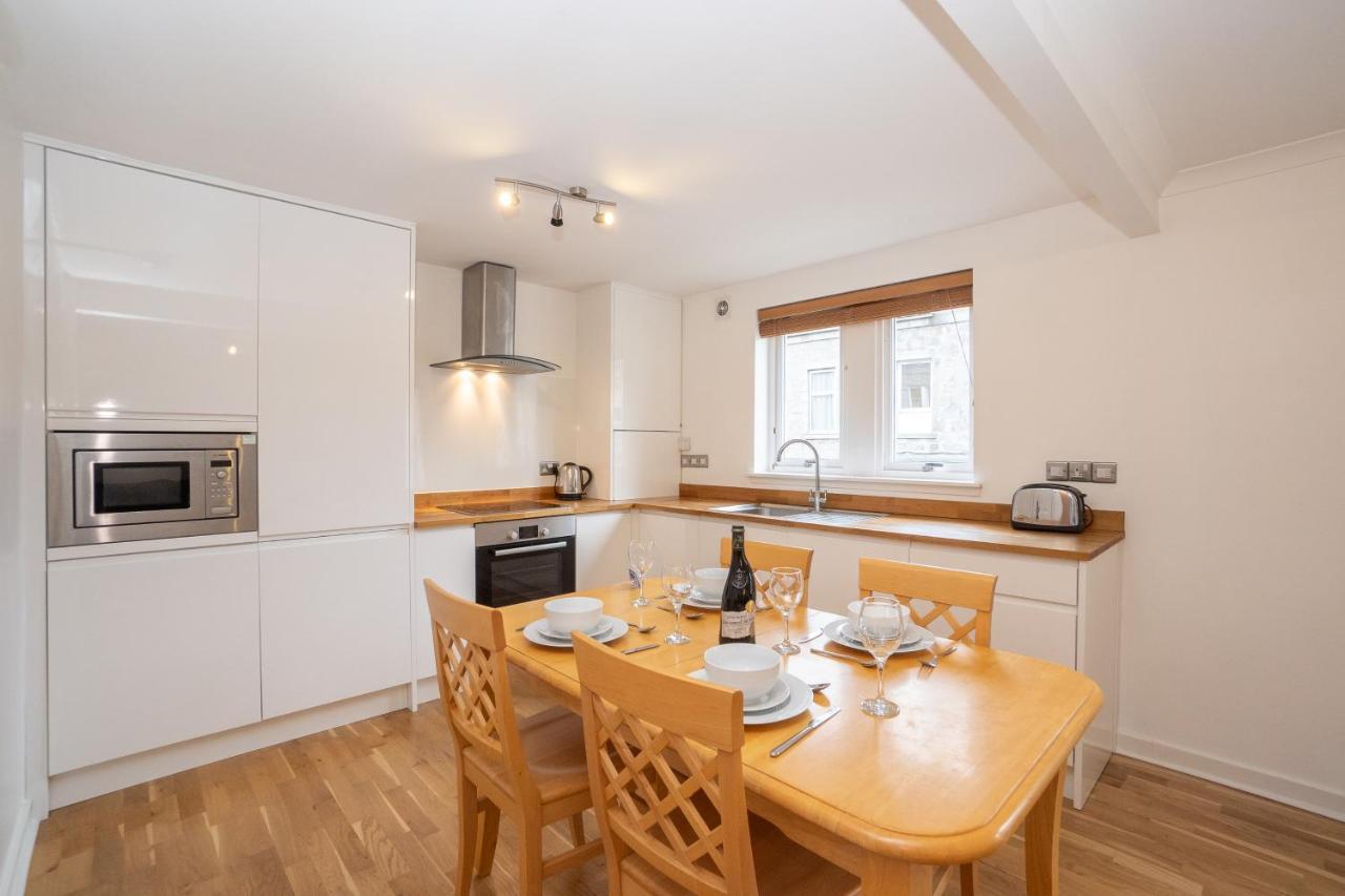Dwellcome Home Ltd 2 King Beds West End Apt, Half Mile To Union Street Yet Quiet, Free Allocated Parking Space At Rear Entrance & Fast Wifi, Ideal For Long Term Contractor, Corporate, Etc Stays, Regular Housekeeping Option - See Our Site For Assuranc 애버딘 외부 사진